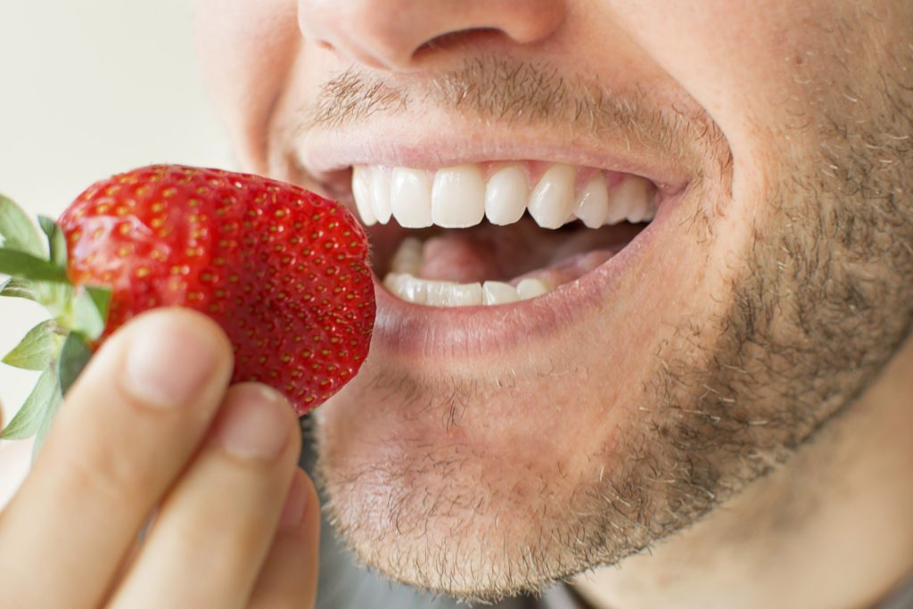8 foods that brighten tooth enamel